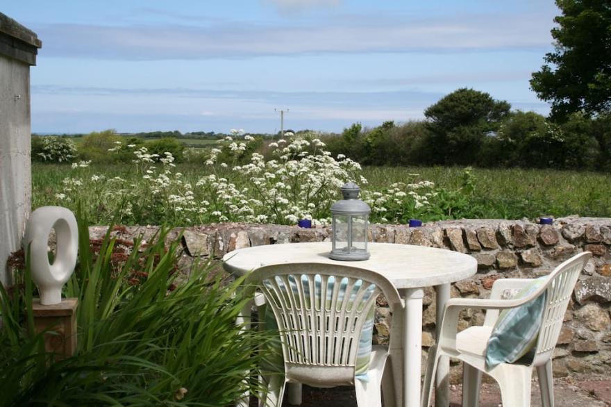 Pretty Cottage Near Hayle And St Ives, Cornwall, England.  Dog friendly!