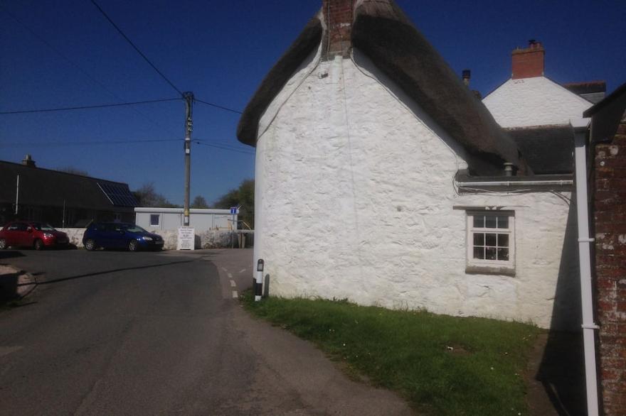 Thatched Cottage set in the heart of a quiet Cornish Village