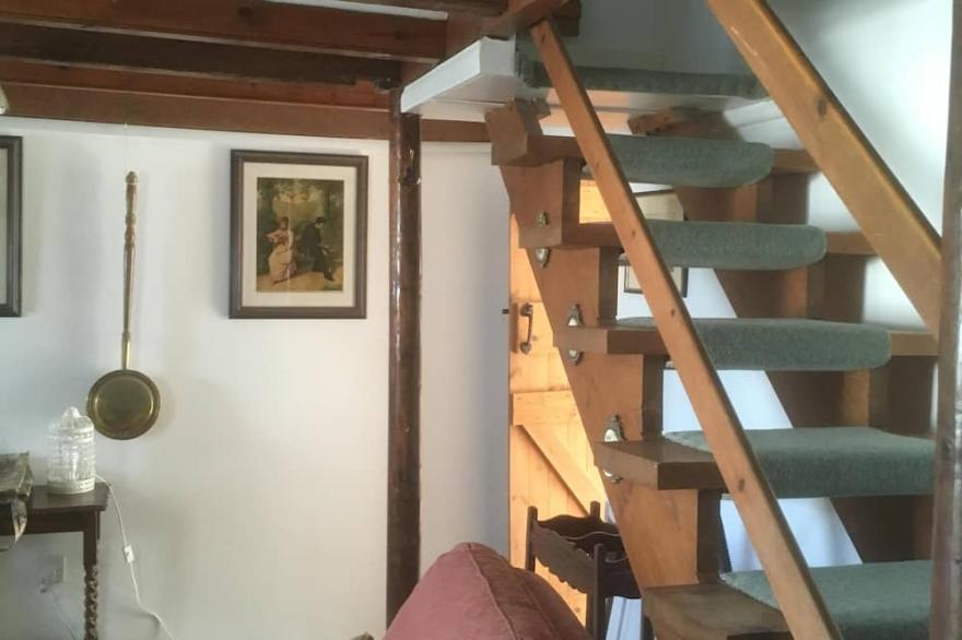 Thatched Cottage set in the heart of a quiet Cornish Village