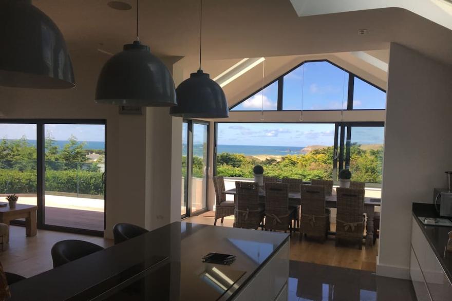 Luxury Holiday Home, Sea Views, Heated Pool, Hot Tub; Close to beaches & Golf