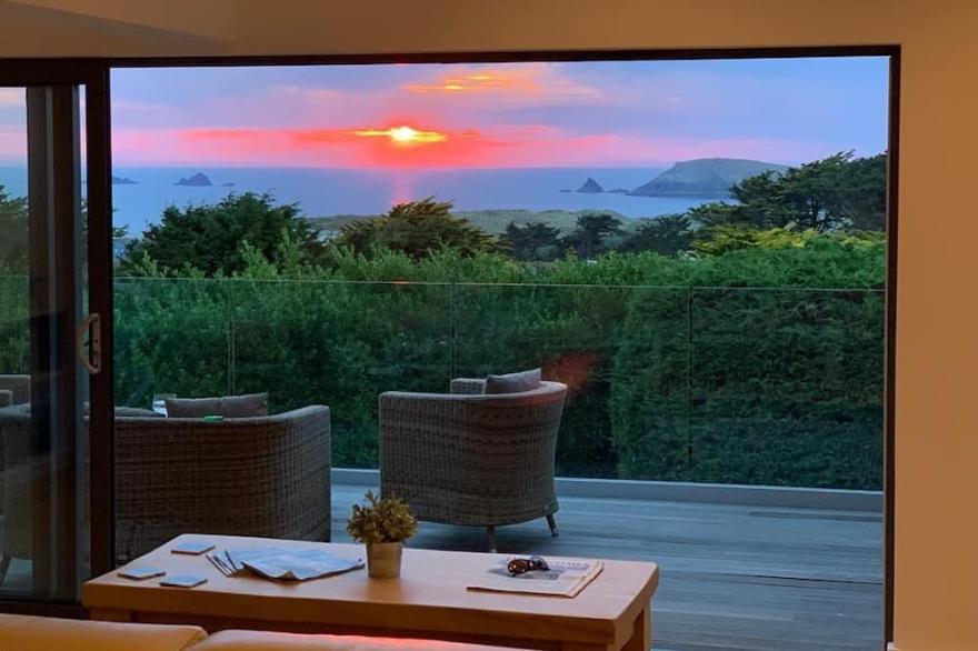 Luxury Holiday Home, Sea Views, Heated Pool, Hot Tub; Close to beaches & Golf