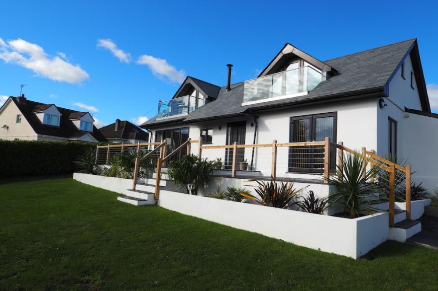 Amazing modern holiday home, EV Charger, family friendly, big garden 10min beach
