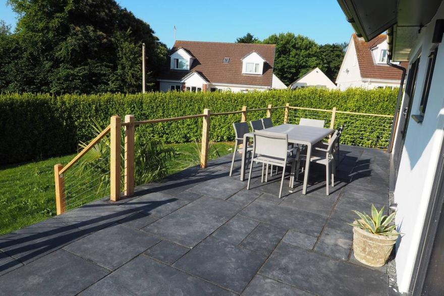 Amazing modern holiday home, EV Charger, family friendly, big garden 10min beach