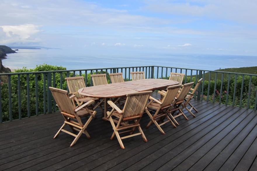 Beach Cottage with amazing beach and sea views