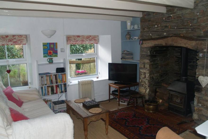 Delightful cosy cottage nr Port Isaac,coast path,beaches,woods.Dogs welcome free