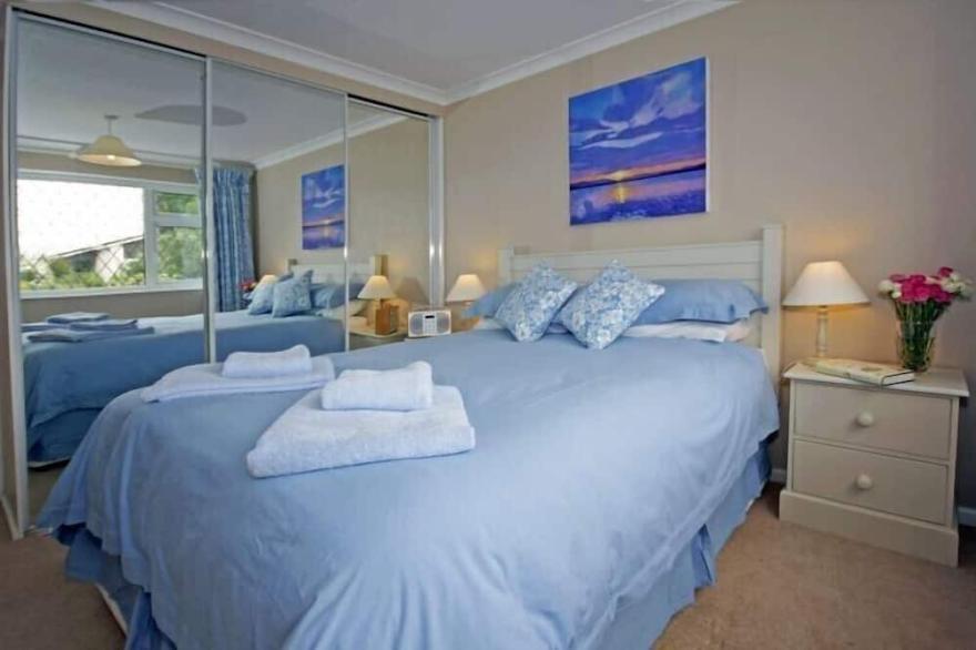 4-Star Family Home in Rock: private garden, WiFi, walk to beach & pet friendly