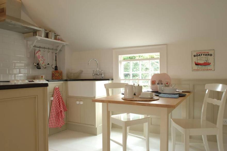 Stylish, contemporary cottage for two close to the sea, beaches and village pub