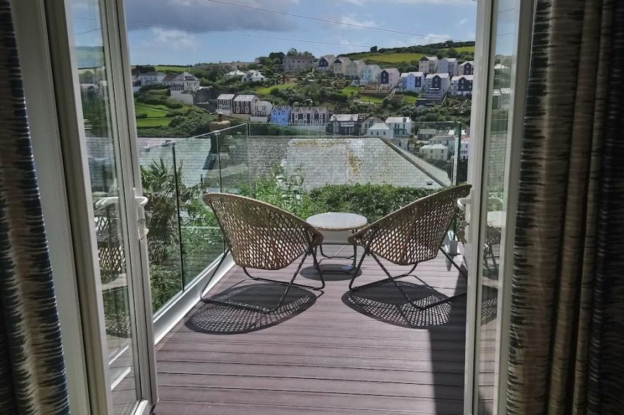 Winnie's View - Balcony, views, handy for Eden Project and Heligan Gardens