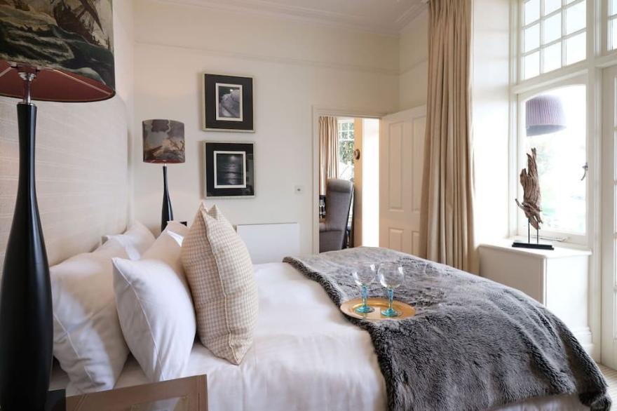 GOLD Award, spa, gym, pool membership, bay view terrace, parking