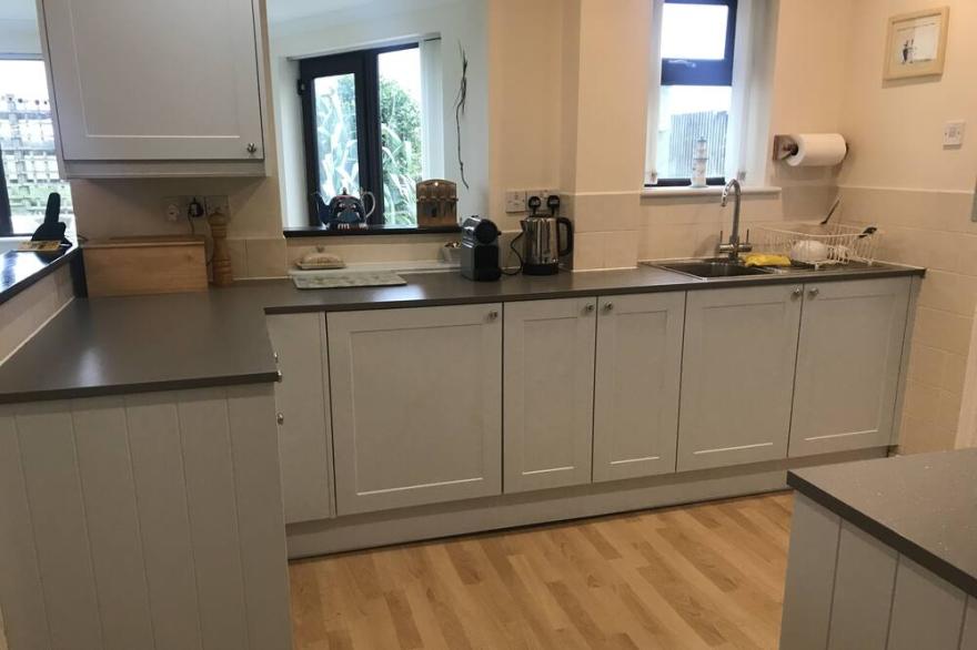 Bright, Comfortable Family House Perfectly Situated For Costal And Inland Visits