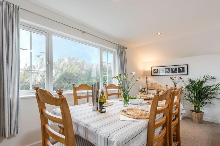 Arnold Cottage -  a cottage that sleeps 6 guests  in 2 bedrooms