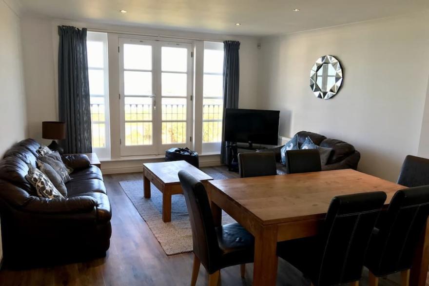 Beach view Town House,sea views,5 mins to beach ,free wifi,Family & pet friendly