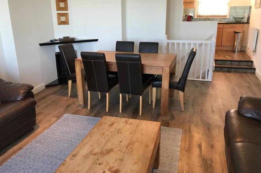 Beach view Town House,sea views,5 mins to beach ,free wifi,Family & pet friendly