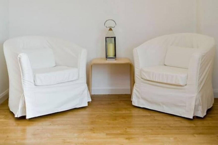 Beautiful townhouse within walking distance of Crooklets Beach!