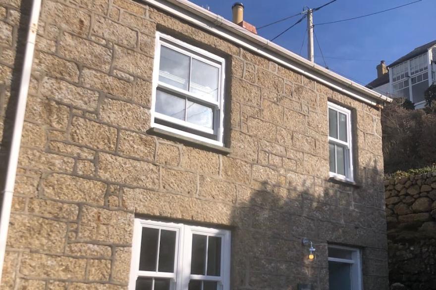 Family seaside cottage with fantastic sea views 1 minute from Sennen cove beach