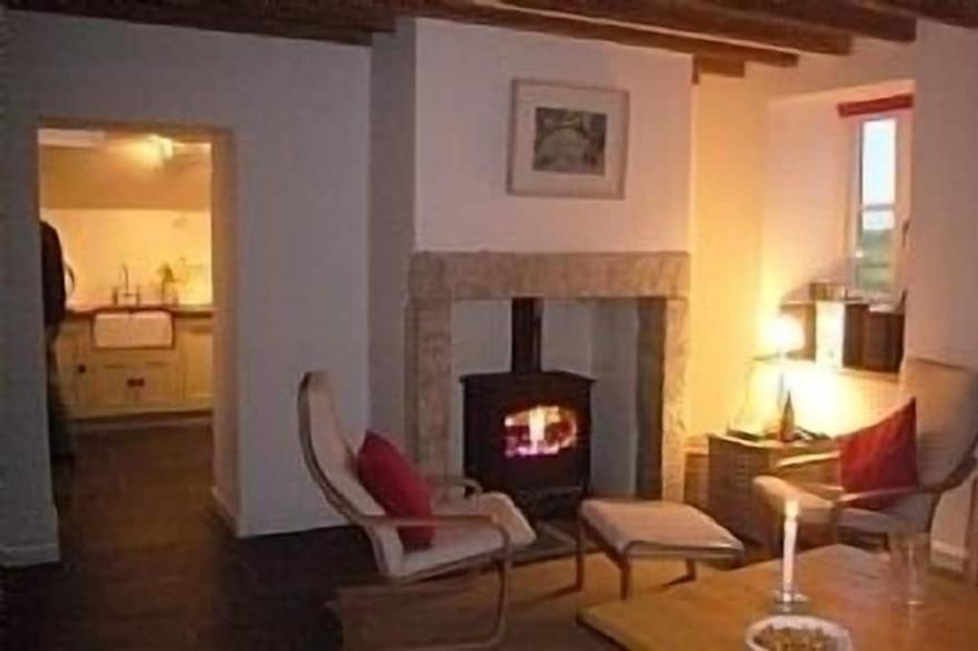 Sea views - 5 min from St Ives. Stylishly furnished, walled garden. Sleeps 6