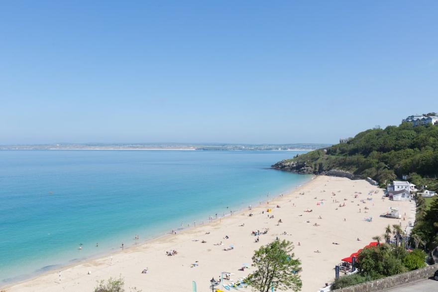 Blue View | St Ives. One bed apartment with car parking and incredible sea views