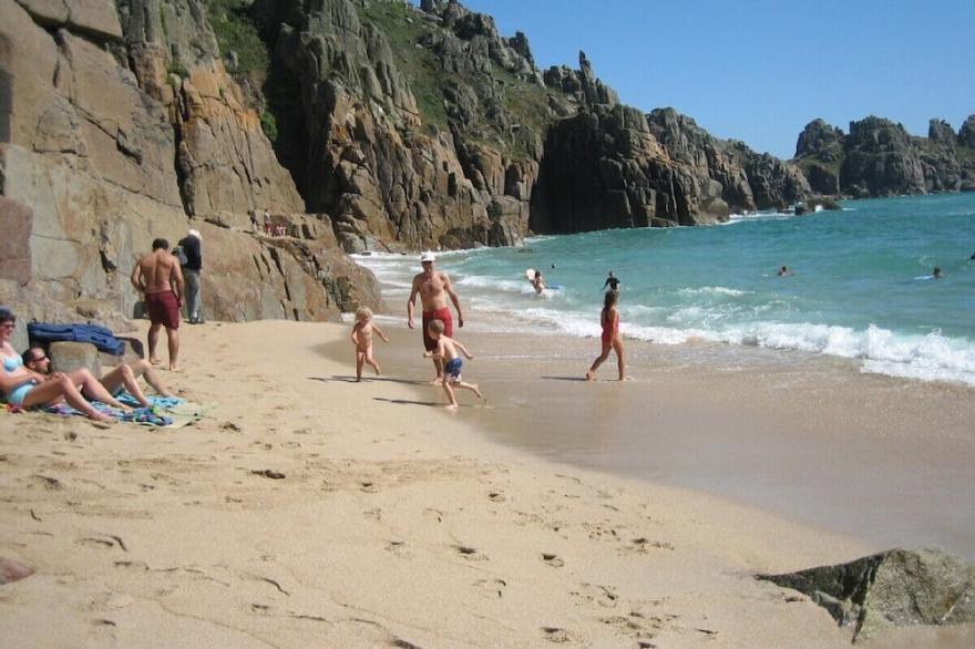 Open plan house 1 minute to beach and St Michaels Mount causeway