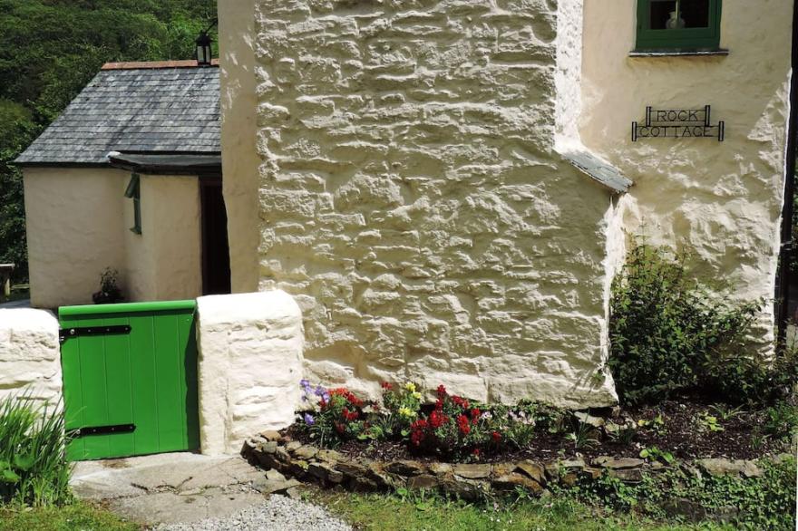 Waterside Cottage Helford River: Boat, View, Foreshore, Garden and no neighbours