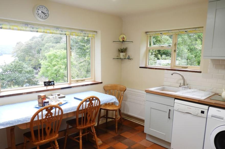 Waterside Cottage Helford River: Boat, View, Foreshore, Garden and no neighbours
