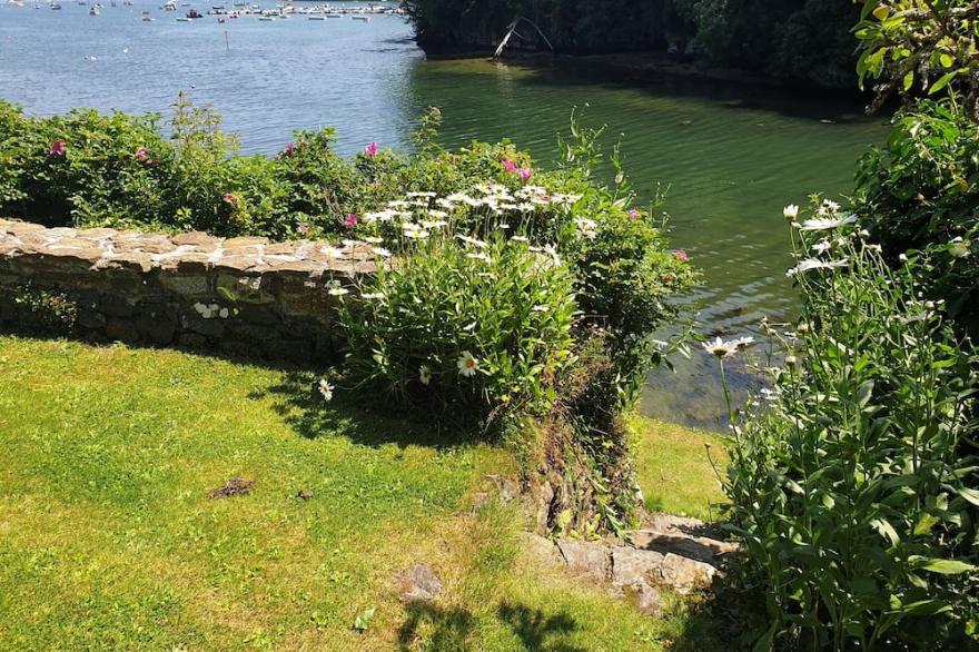 Charming cottage in spectacular location with private beach access