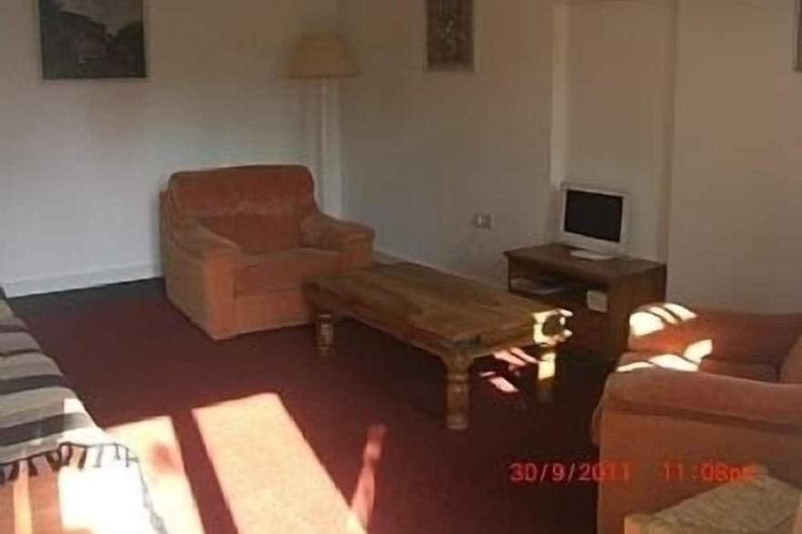 Converted Coach House In Private Location