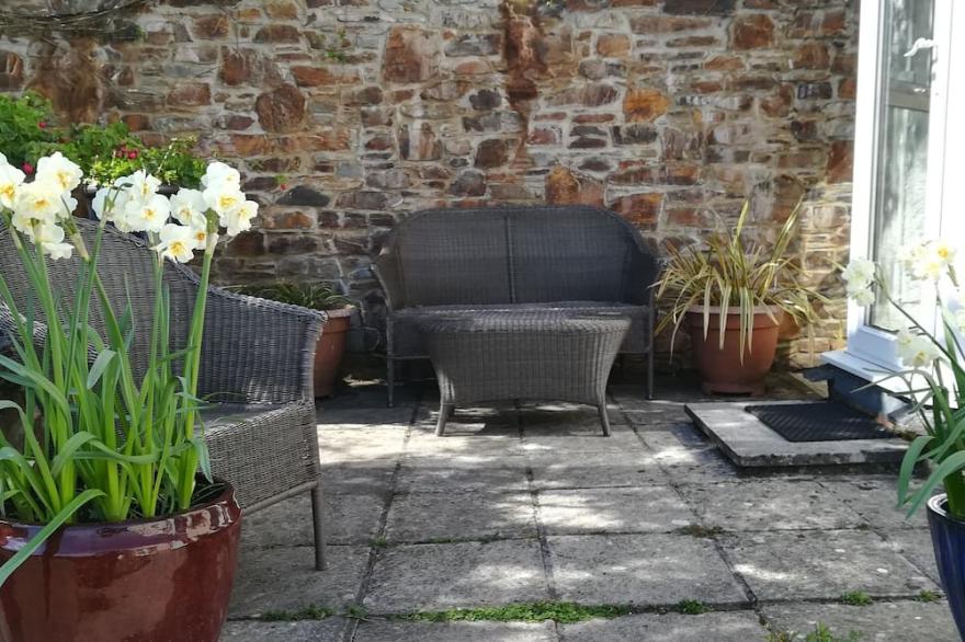 Sea views, peaceful location, garden,  walk to shops, river trips