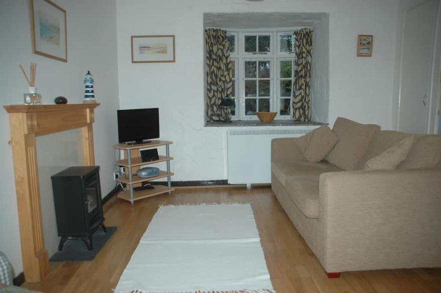 Charming Holiday Cottage Nestling In Secluded Mature Gardens