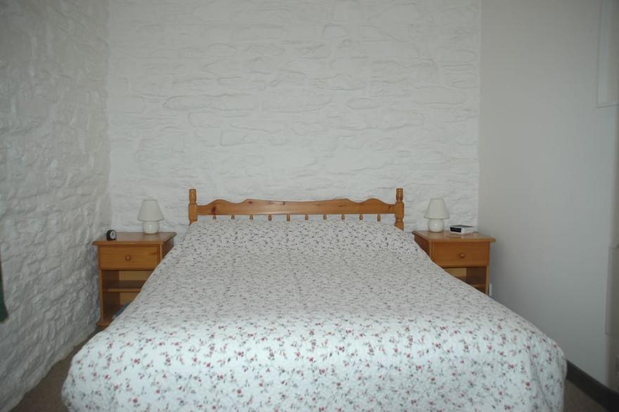 Charming Holiday Cottage Nestling In Secluded Mature Gardens