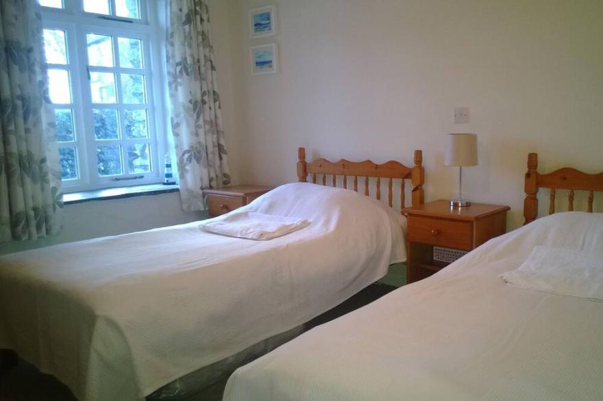 Charming Holiday Cottage Nestling In Secluded Mature Gardens
