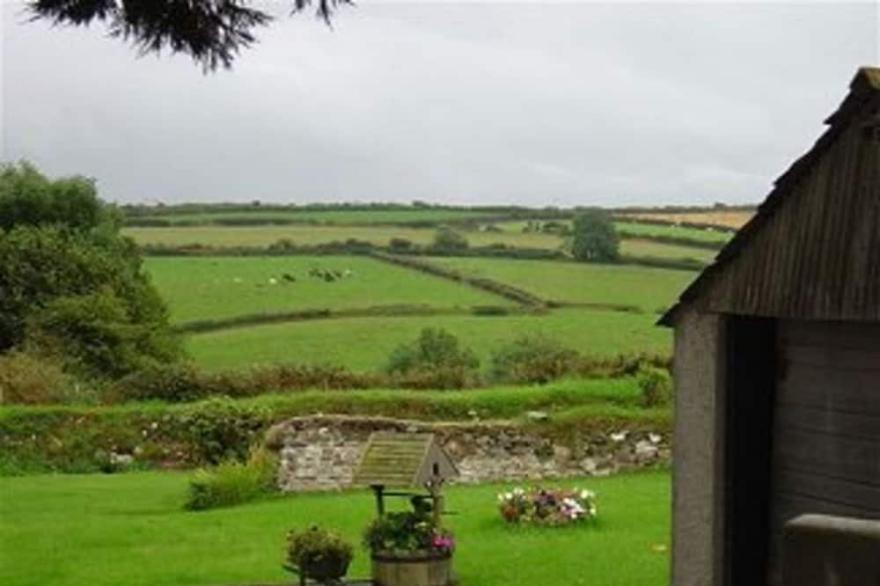 Country cottage near Boscastle  with parking, free WiFi & 6ft Bed