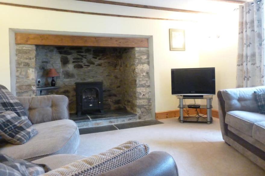 Country cottage near Boscastle  with parking, free WiFi & 6ft Bed