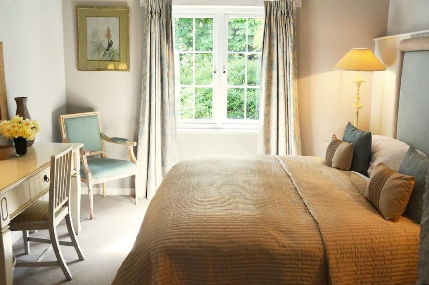 Luxury 5-star cottage near the Cornish coast on the Bonython Estate, Lizard Peninsula