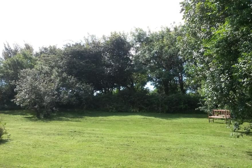 Cottage with large private garden, surrounded by farmland. Family & dog friendly