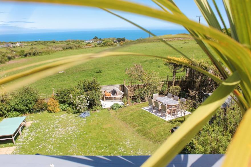 Cornish Farm House, with stunning gardens, and parking for 3 cars