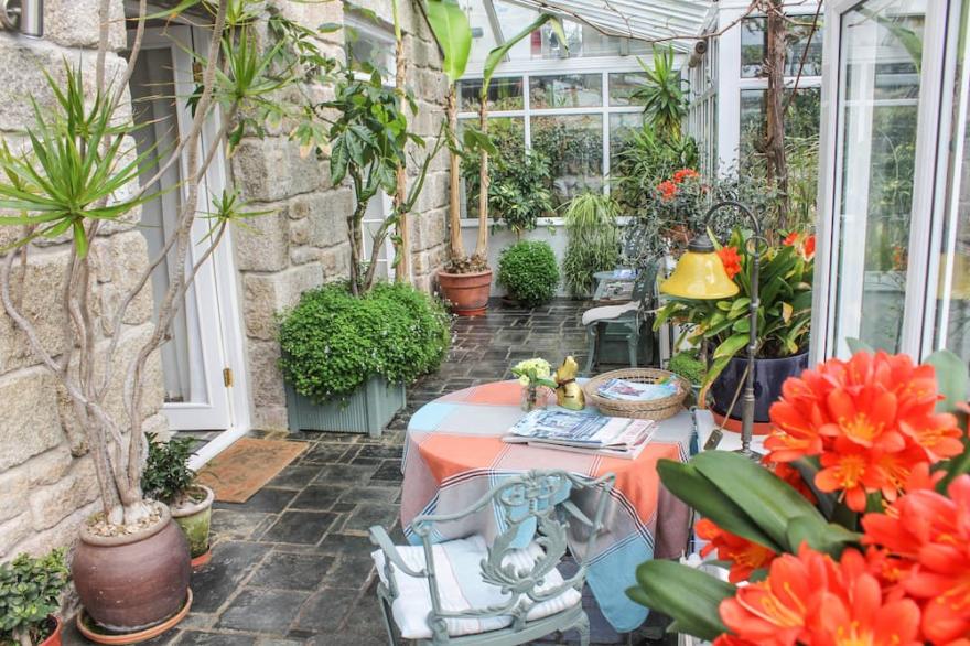 Cornish Farm House, with stunning gardens, and parking for 3 cars