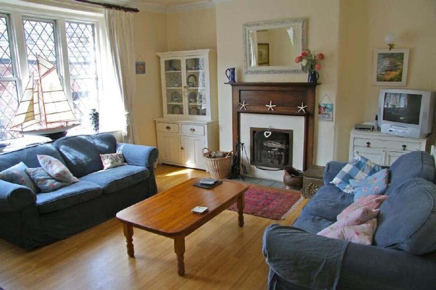 Cornish Cottage sea 100m four bedrooms Kingsand, homely & comfortable