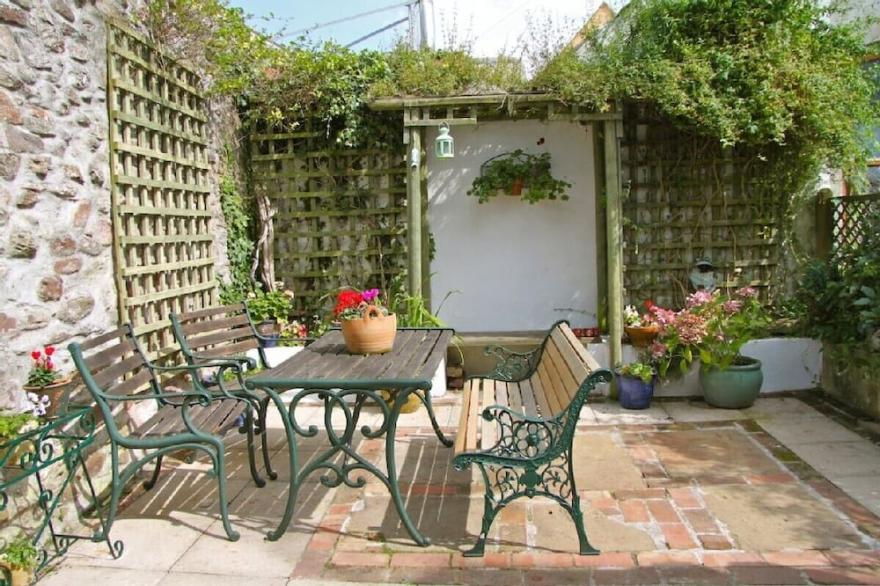 Cornish Cottage sea 100m four bedrooms Kingsand, homely & comfortable