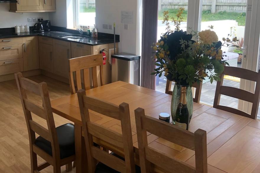 4 Bed House two minutes from the beach