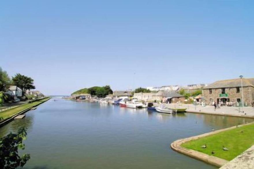 Large Holiday Cottage for families, groups near Bude in Cornwall