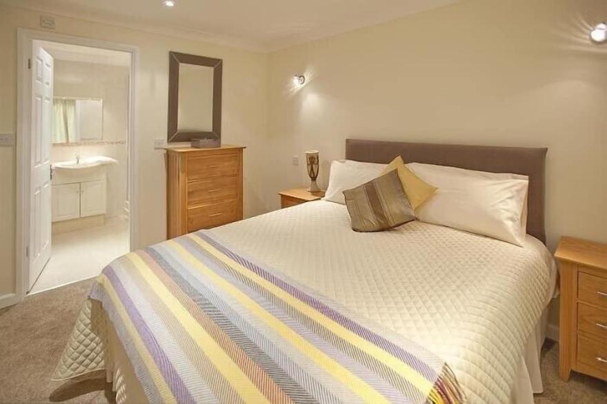 Atlantic Reach Cottage, Newquay.  Large 4 bed villa with leisure services & WiFi