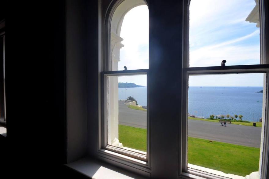 1 Elliot Terrace 4 bed duplex apartment in unrivalled location in the centre of Plymouth Hoe overloo