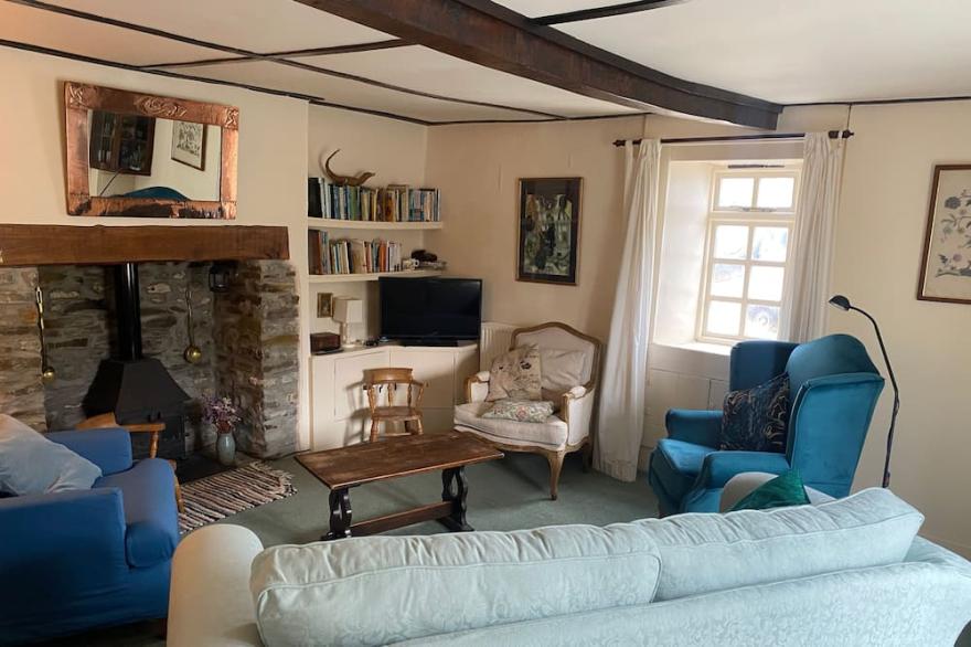 Primrose Cottage: 6-bed traditional seaside cottage with garden