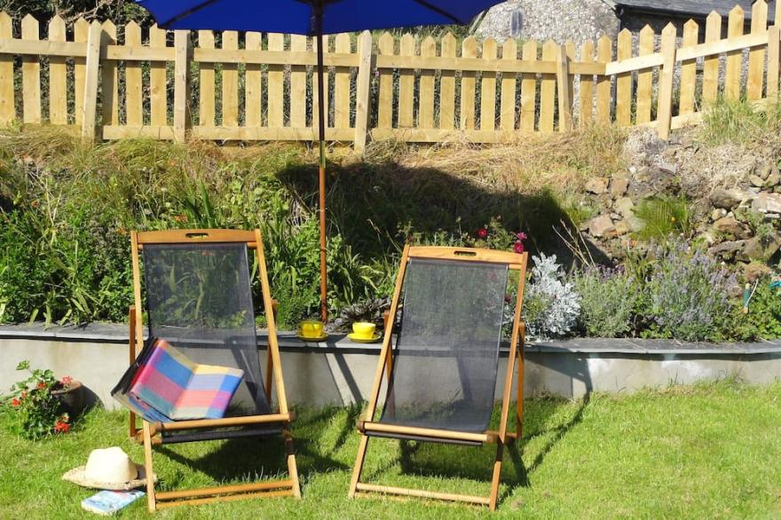 Charming Farm Cottage, Far Reaching Views Of Devon , a rural escape!