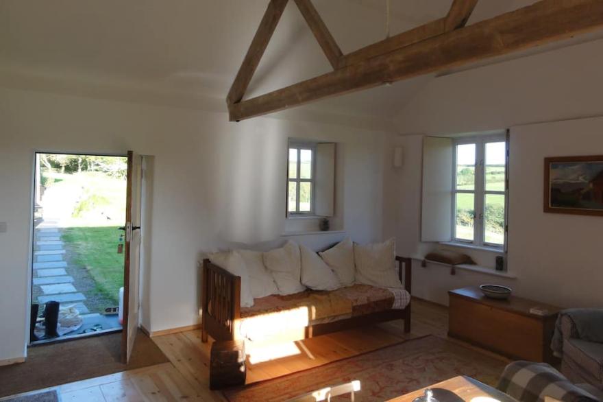 Charming Farm Cottage, Far Reaching Views Of Devon , a rural escape!