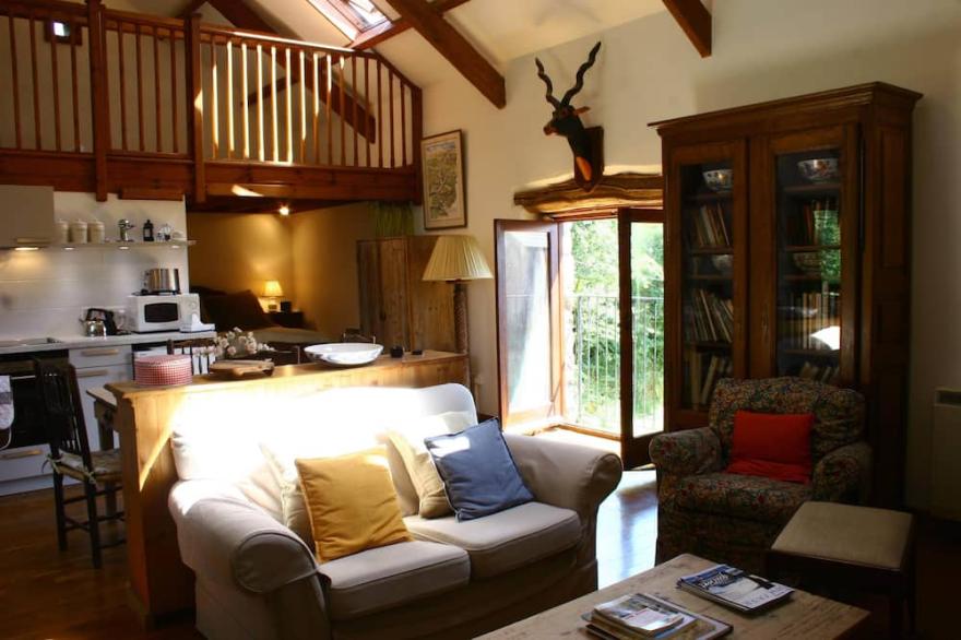 Delightful open plan barn conversion with piano in historic Dartmoor village