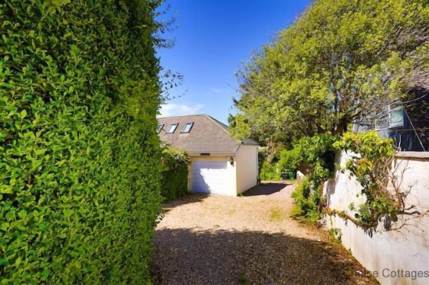 CROYDE HALLGREIN | 4 Bedrooms | Central Village Location