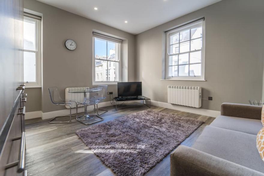 RoomApart 1a stylish and modern studio apartment