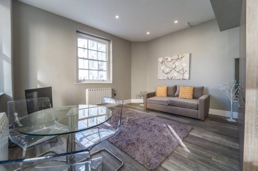 RoomApart 1a stylish and modern studio apartment