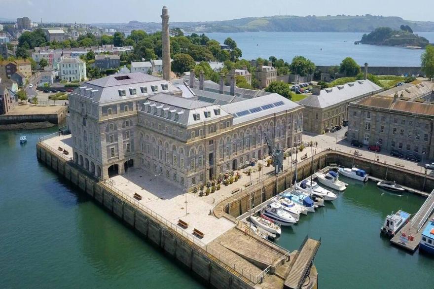 Waterside 2 bed contemporary apartment in Grade 1* historic Royal William Yard